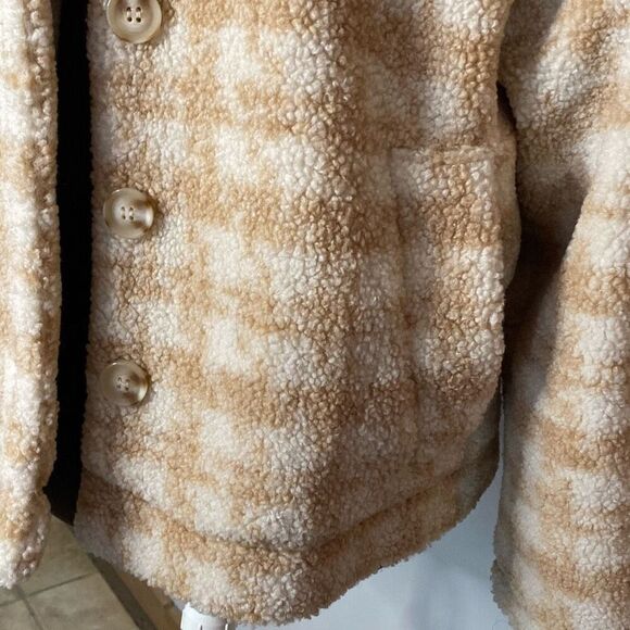 Blu Pepper tan and cream plaid shacket jacket coat women’s size medium cozy fall - Picture 3 of 13